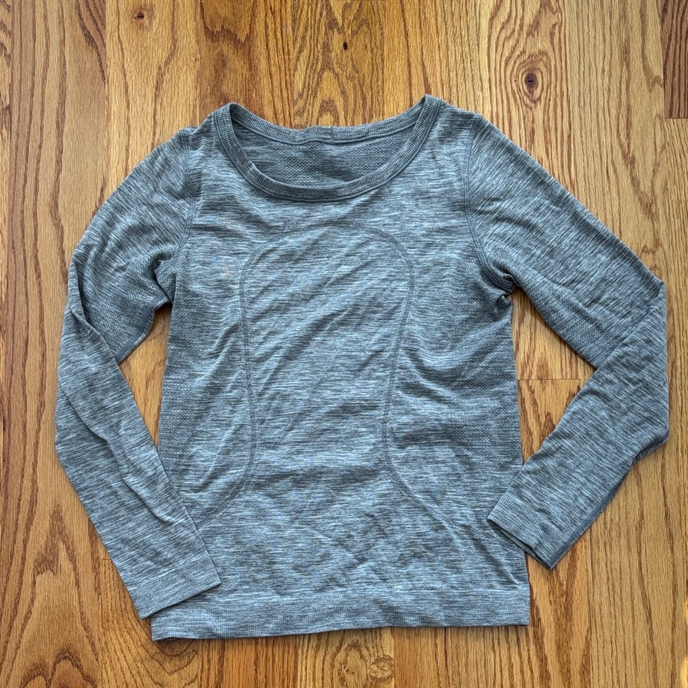 Lululemon Swiftly Relaxed Long Sleeve‎ Gray Silver Women's size 8